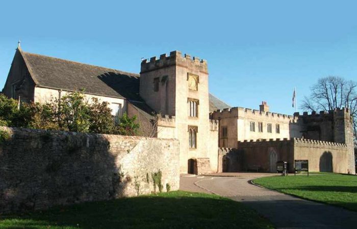 torre-abbey-torquay-700x450